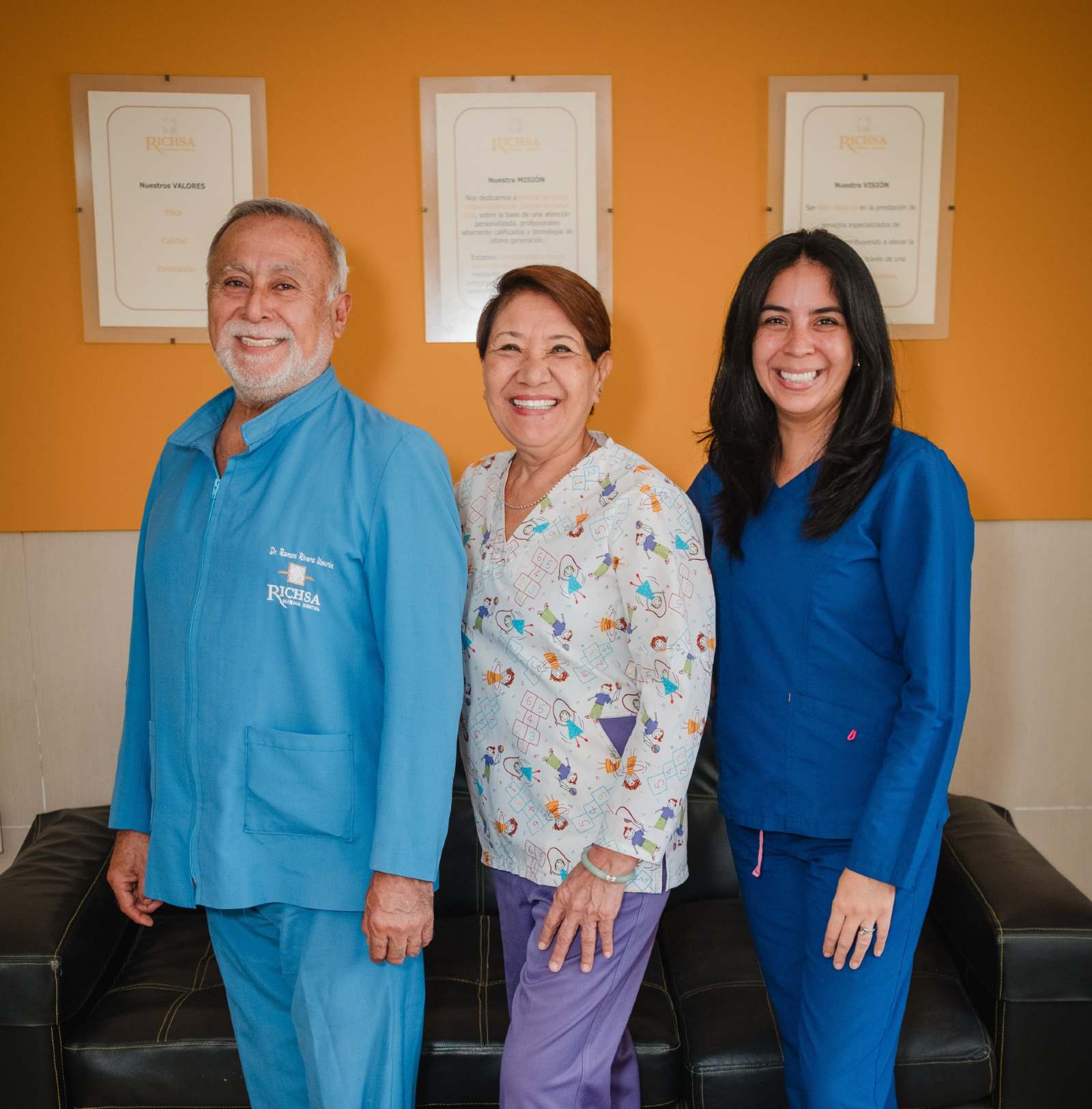 RICHSA_equipo_doctores_rivera_chu_odontologos-min