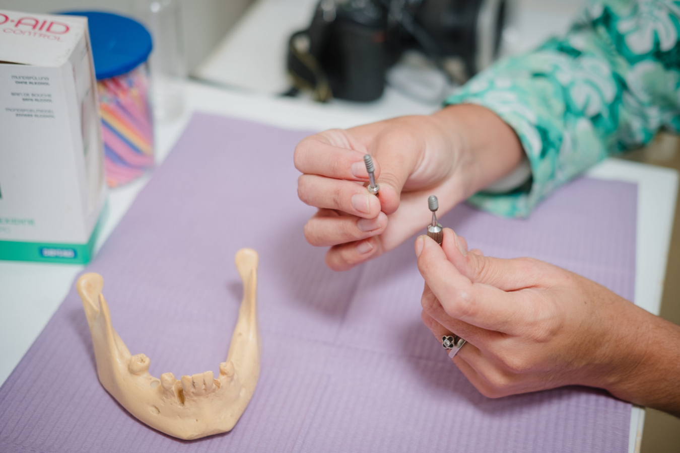 injerto óseo dental cirugía de regeneración zirconio monolítico planificación digital de implantes estética en rehabilitación oral